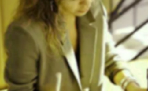 �Ӵ˺����������Ů��